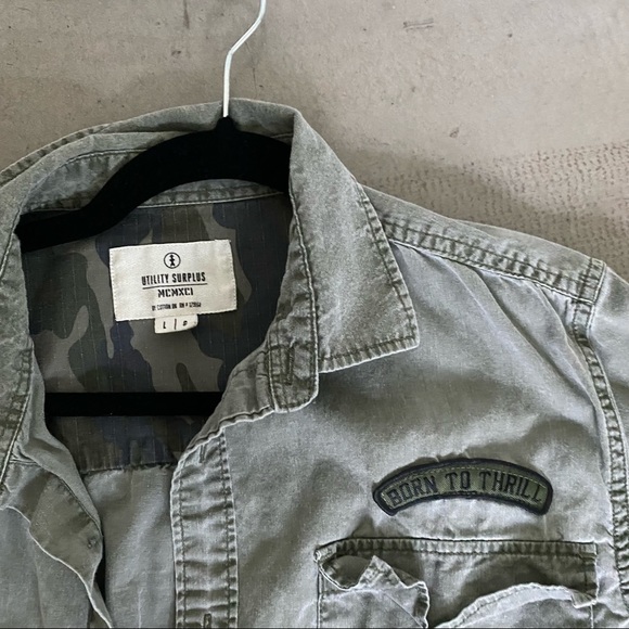 Mens button up in faded olive green or dark grey.   ( SOLD ) - Picture 4 of 8